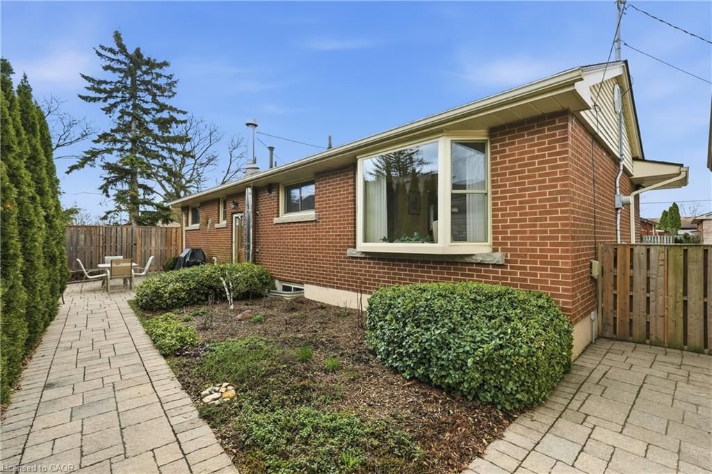 Single Family Residence for sale at 4 Tilbury Court, Hamilton, ON, L8T 2M4 - Huntington - MLS: 40819534