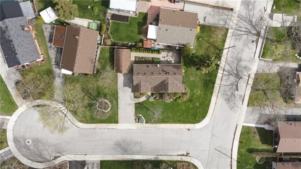 Single Family Residence for sale at 4 Tilbury Court, Hamilton, ON, L8T 2M4 - Huntington - MLS: 40819534