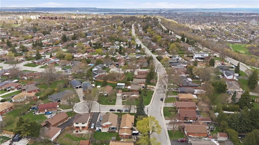 Single Family Residence for sale at 4 Tilbury Court, Hamilton, ON, L8T 2M4 - Huntington - MLS: 40819534