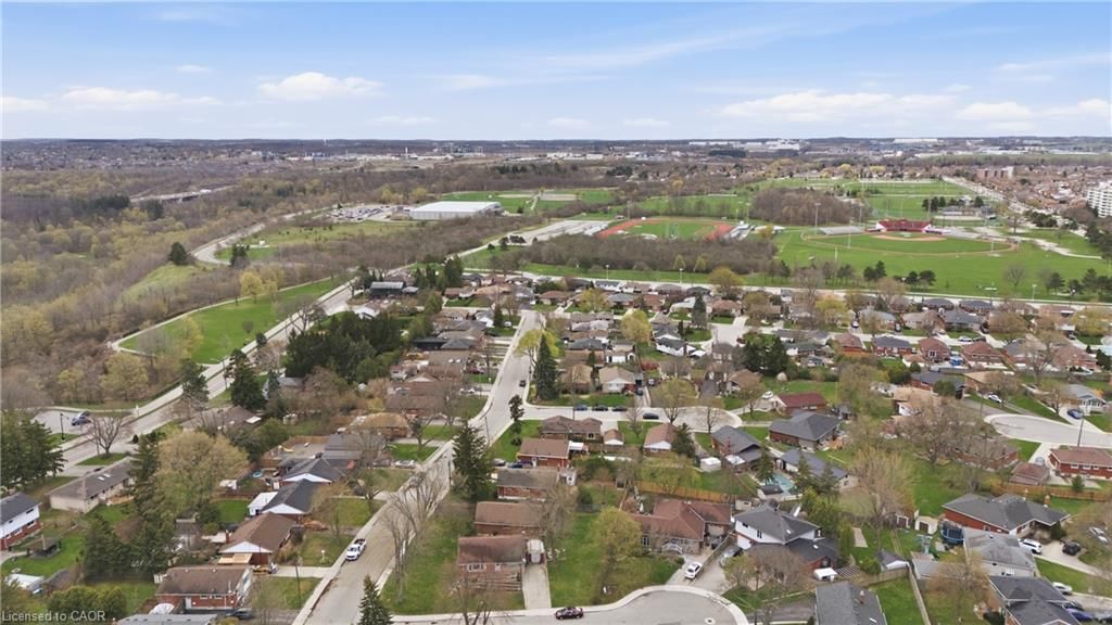 Single Family Residence for sale at 4 Tilbury Court, Hamilton, ON, L8T 2M4 - Huntington - MLS: 40819534