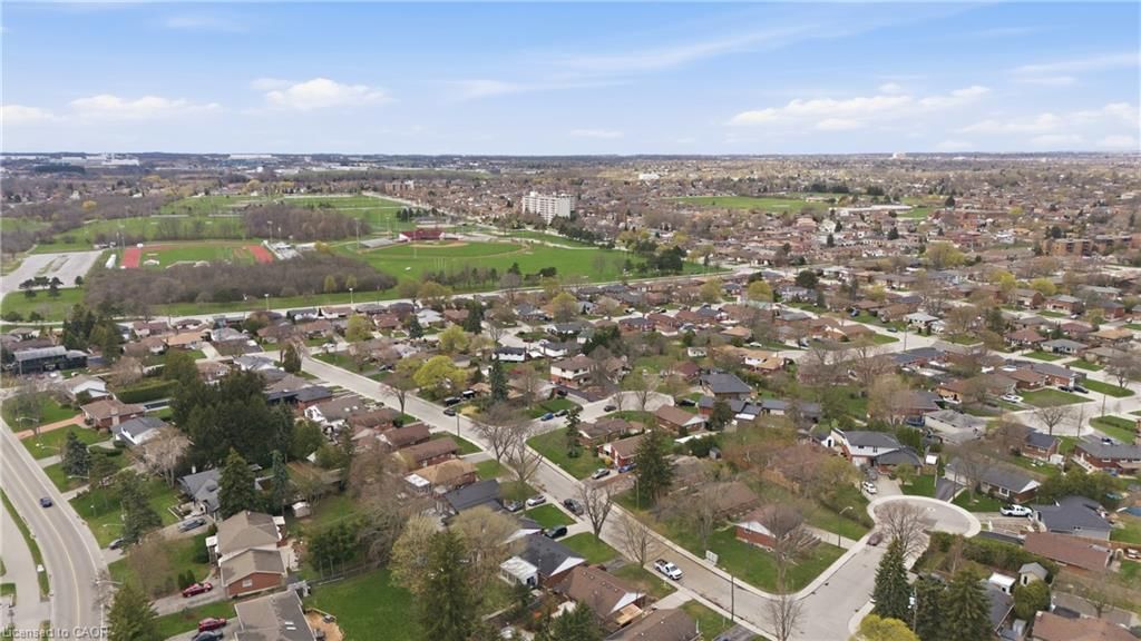 Single Family Residence for sale at 4 Tilbury Court, Hamilton, ON, L8T 2M4 - Huntington - MLS: 40819534