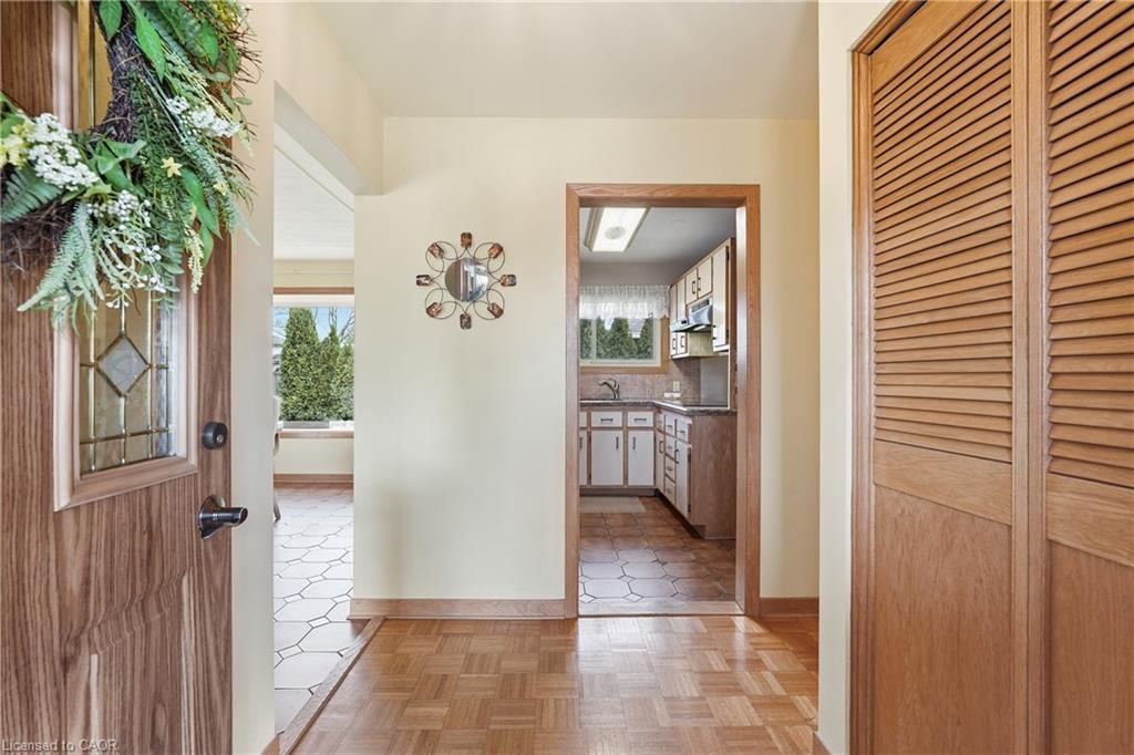 Single Family Residence for sale at 4 Tilbury Court, Hamilton, ON, L8T 2M4 - Huntington - MLS: 40819534