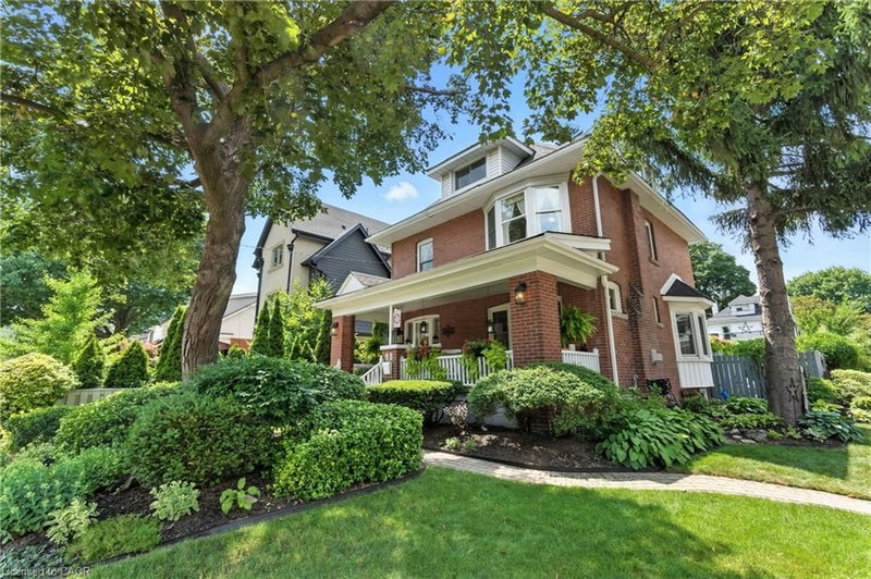 98 Kensington Avenue S