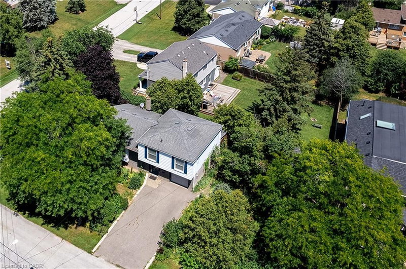 557 Trafford Crescent