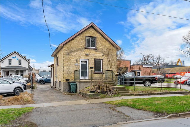 A - 527 Wellington Street N