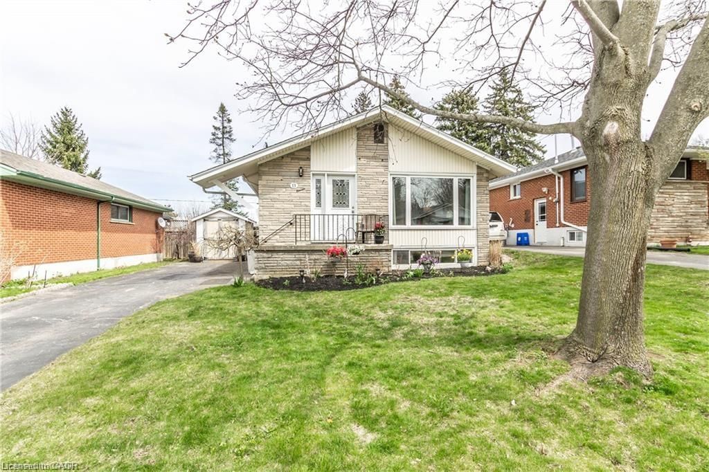 Single Family Residence for sale at 11 Carwyn Crescent, Hamilton, ON, L8S 3H3 - Ainslie Wood - MLS: 40819712