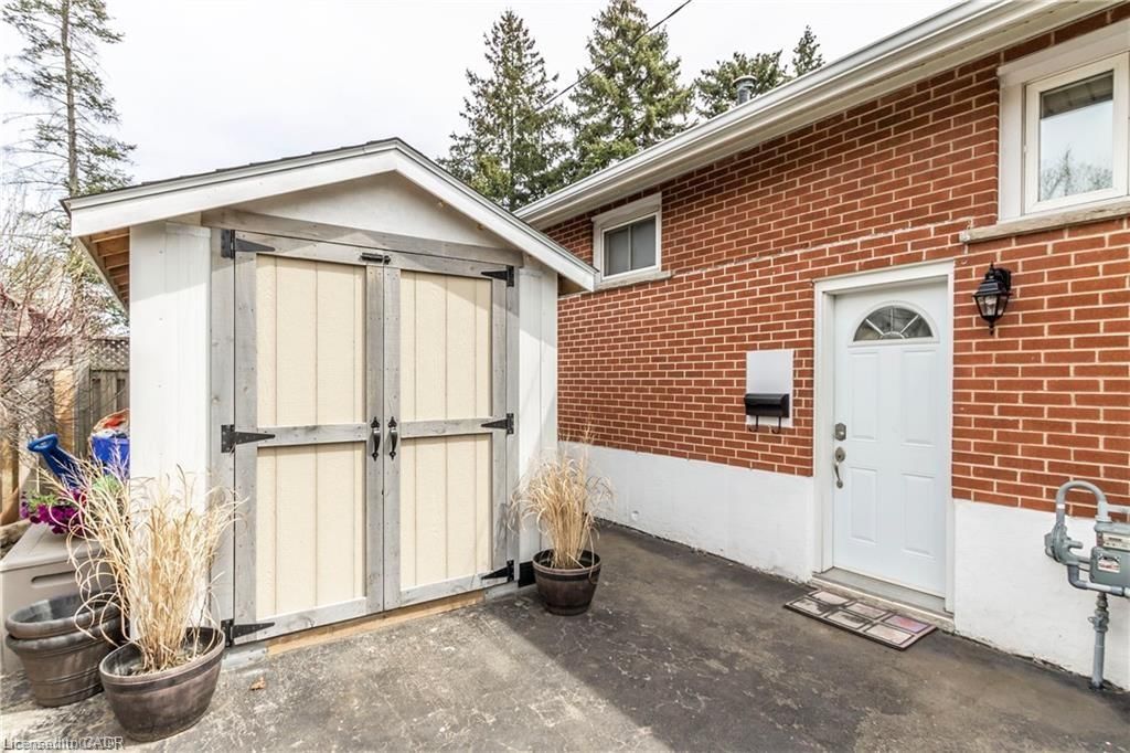 Single Family Residence for sale at 11 Carwyn Crescent, Hamilton, ON, L8S 3H3 - Ainslie Wood - MLS: 40819712