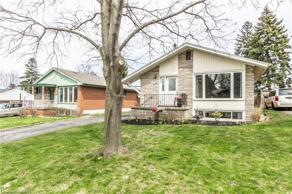 Single Family Residence for sale at 11 Carwyn Crescent, Hamilton, ON, L8S 3H3 - Ainslie Wood - MLS: 40819712