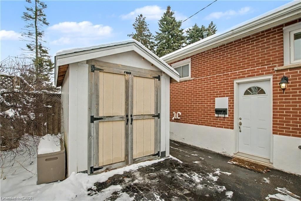 Single Family Residence for sale at 11 Carwyn Crescent, Hamilton, ON, L8S 3H3 - Ainslie Wood - MLS: 40819712