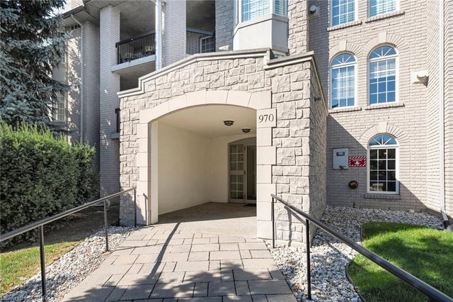 302 - 970 Golf Links Road