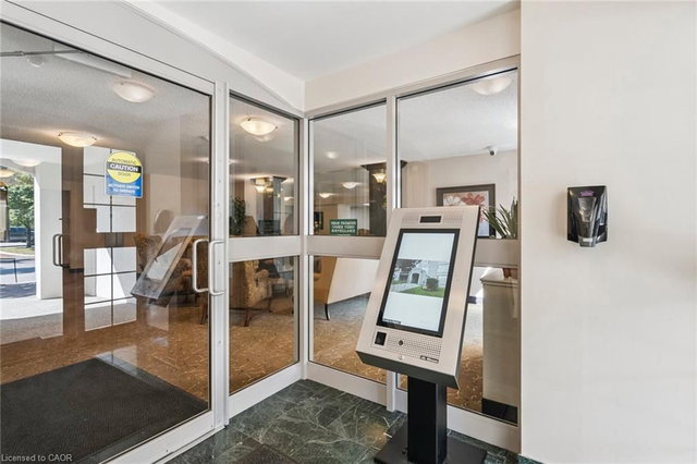 302 - 970 Golf Links Road