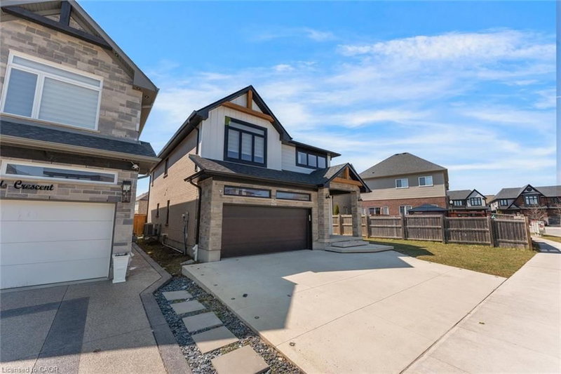 629 Doonwoods Crescent
