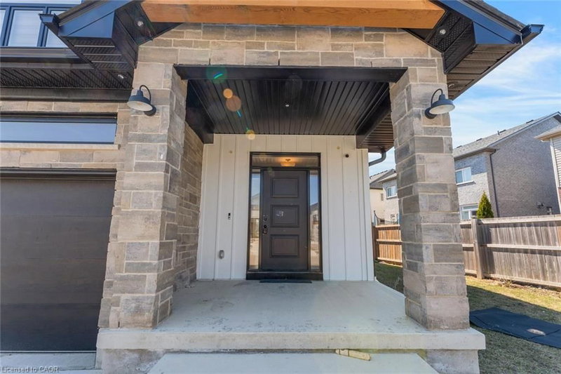 629 Doonwoods Crescent