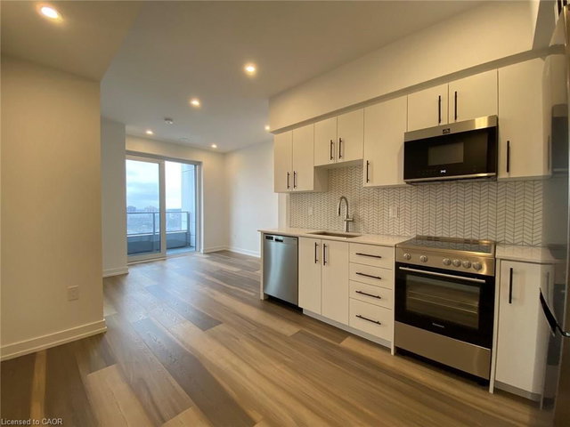 1404 - 15 Wellington Street S