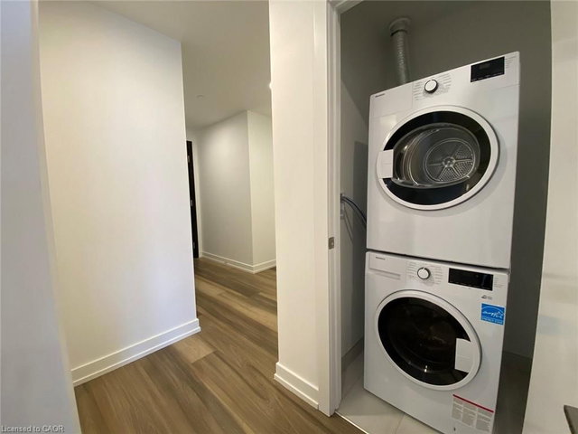 1404 - 15 Wellington Street S