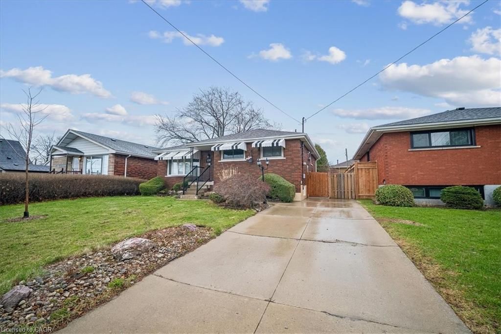 Single Family Residence for sale at 139 Rendell Boulevard, Hamilton, ON, L8T 3P7 - Sunninghill - MLS: 40819931