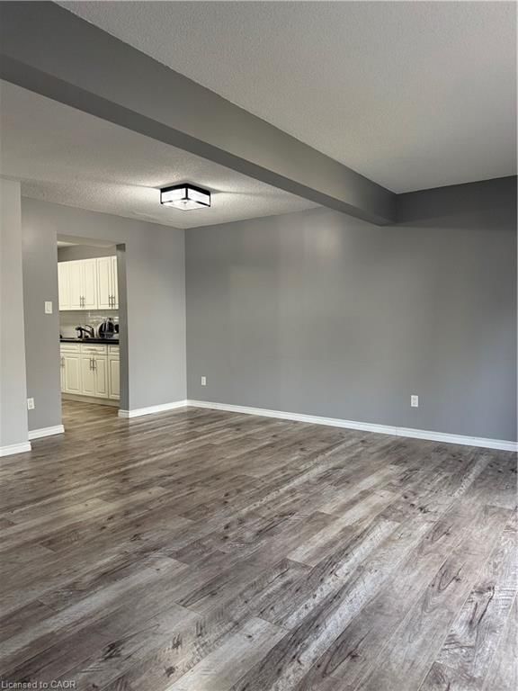 6 - 255 Northlake Drive