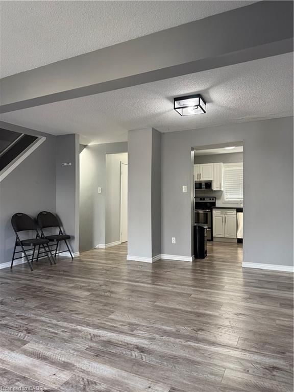 6 - 255 Northlake Drive