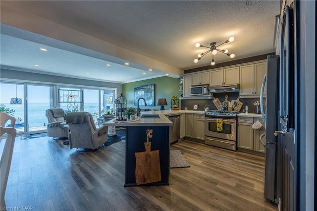 2 - 122 Brown Street