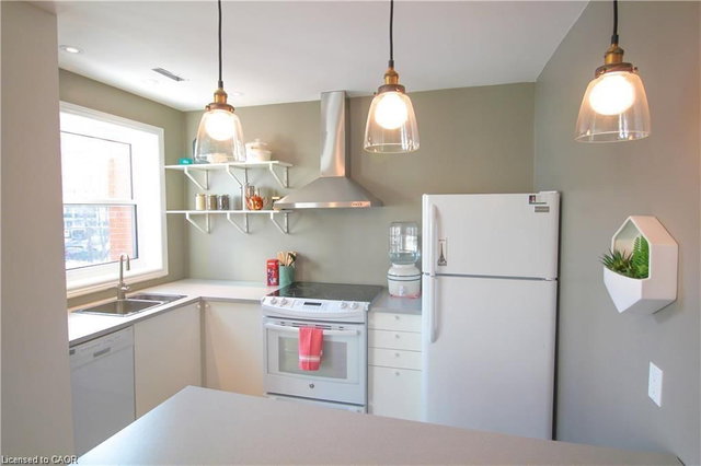 2 - 130 Caroline Street S