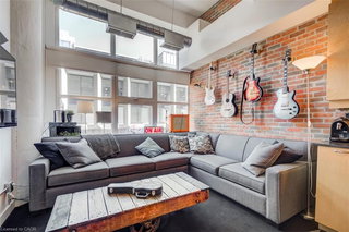 826 - 155 Dalhousie Street