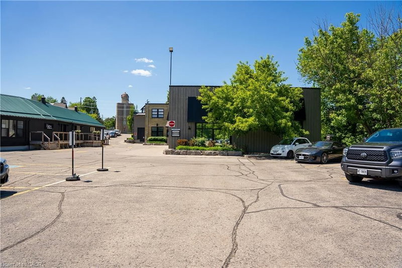 1440 King Street N photo 2