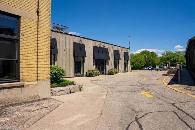 1440 King Street N photo 3
