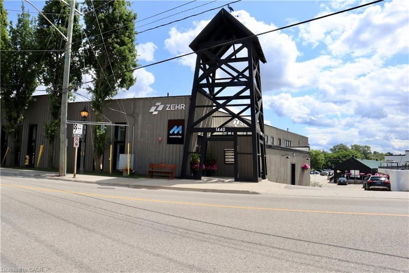 1440 King Street N photo 4