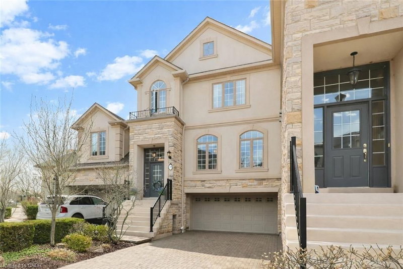 2400 Neyagawa Boulevard #34, Oakville, Ontario