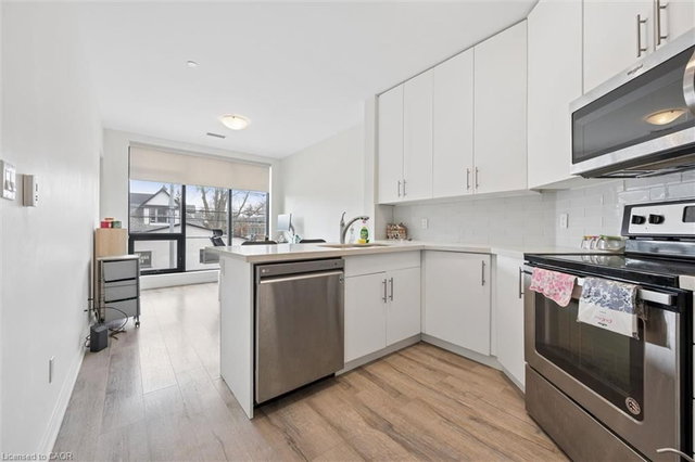 202 - 690 King Street W