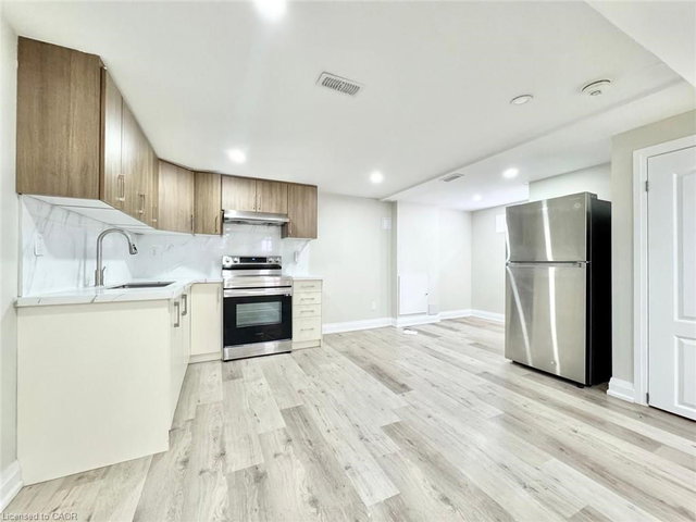 LOWER - 12 Fernwood Crescent