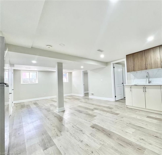 LOWER - 12 Fernwood Crescent