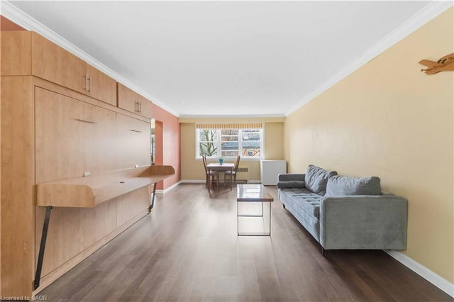 23 - 231 Macnab Street S