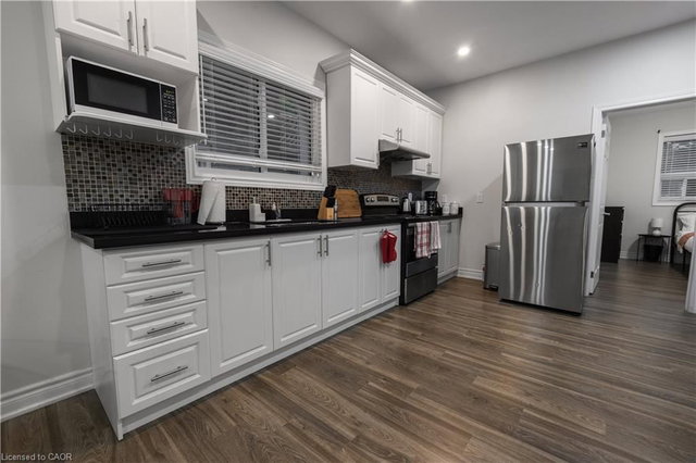 1 - 106 Spadina Avenue