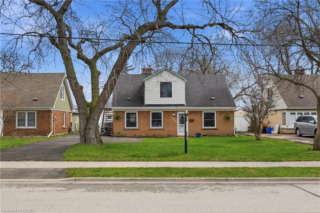 Single Family Residence for sale at 2074 Churchill Avenue, Burlington, ON, L7R 3T7 - Central - MLS: 40820436