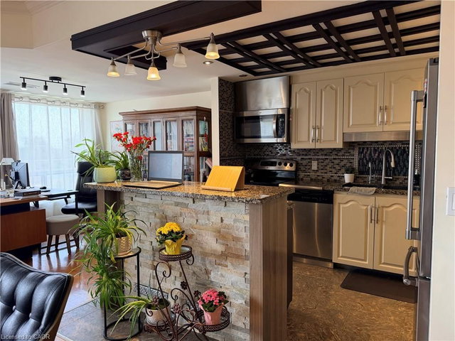 502 - 405 Erb Street