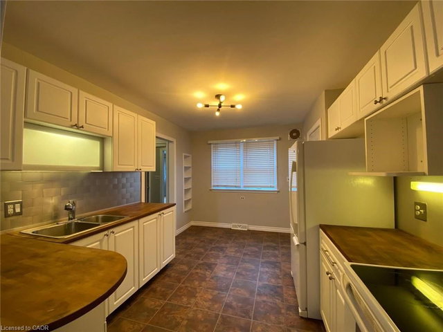 367 Norfolk Street N