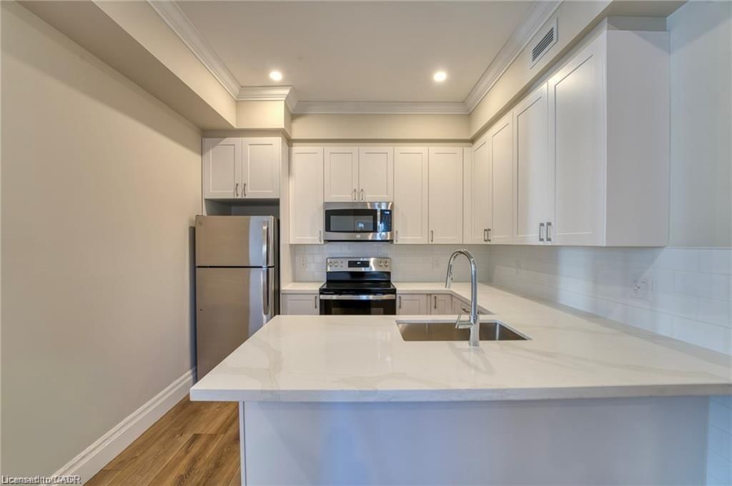 Condo/Apt Unit for lease at 203-100 Charlton Avenue, Hamilton, ON, L8P 2C3 - Durand North - MLS: 40820591