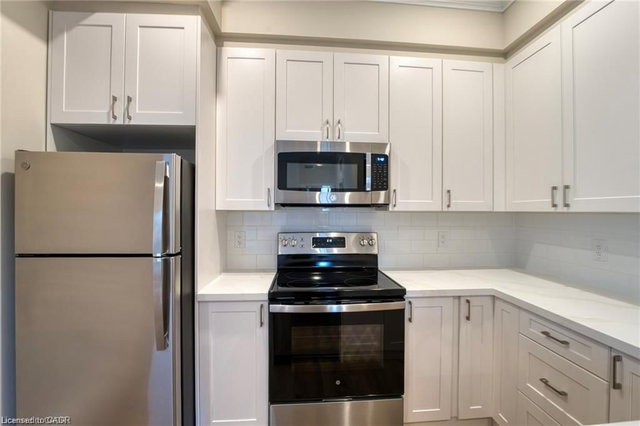 203 - 100 Charlton Avenue W