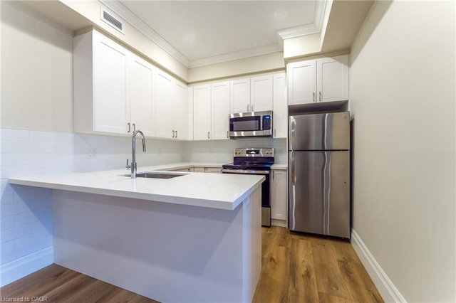 204 - 100 Charlton Avenue W