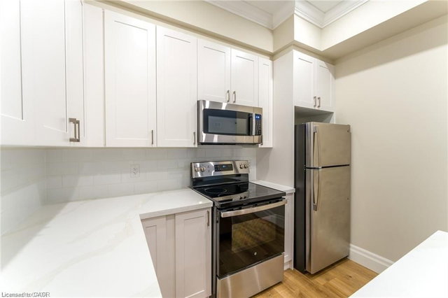 204 - 100 Charlton Avenue W