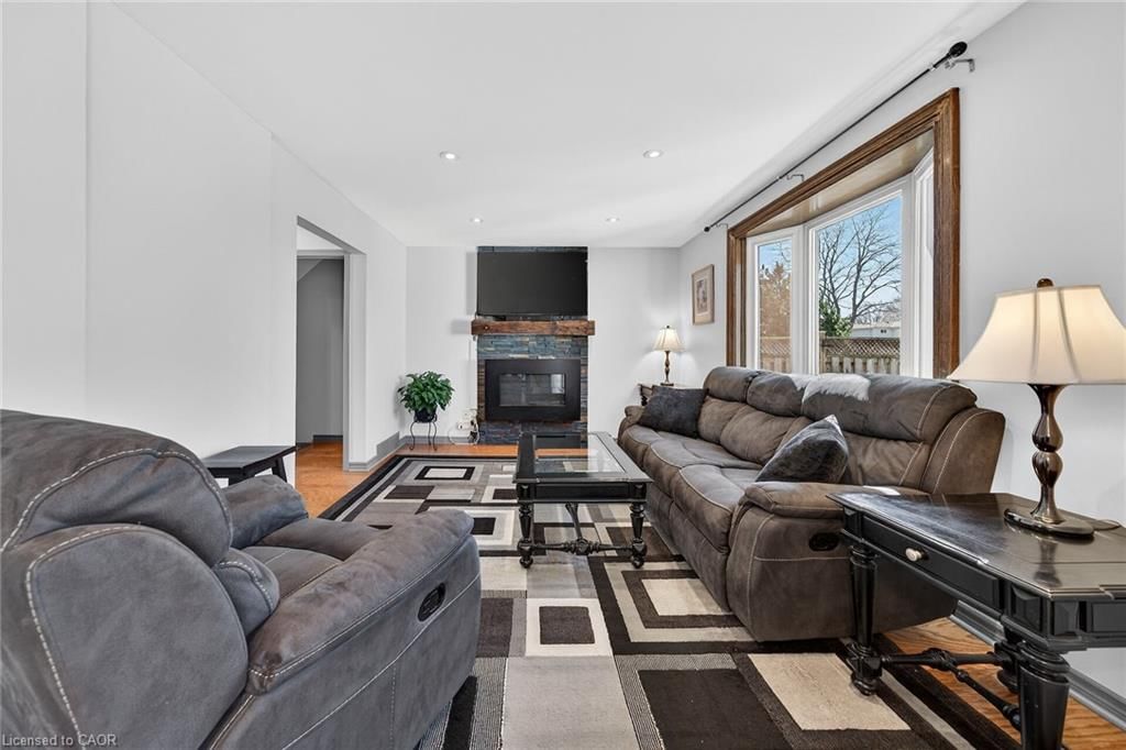 Single Family Residence for sale at 211 Birchcliffe Crescent, Hamilton, ON, L8T 4L1 - Berrisfield - MLS: 40820735