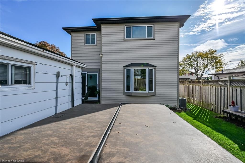 Single Family Residence for sale at 211 Birchcliffe Crescent, Hamilton, ON, L8T 4L1 - Berrisfield - MLS: 40820735