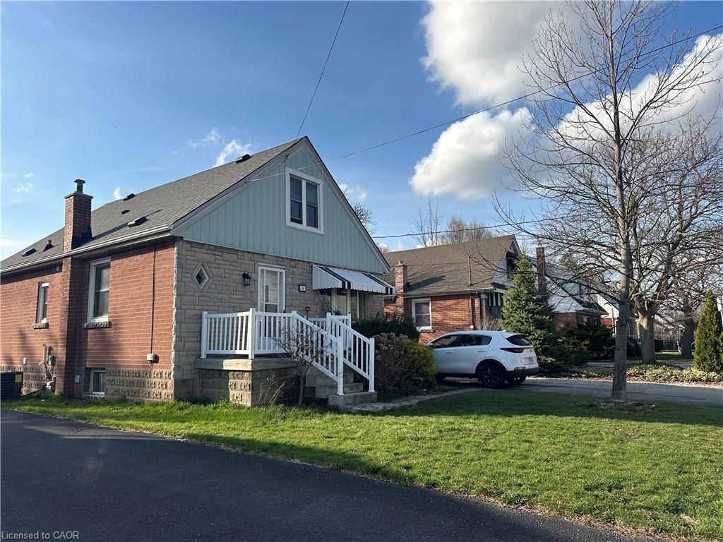 Single Family Residence for sale at 54 West 1st Street, Hamilton, ON, L9C 3C1 - Southam/Donnington - MLS: 40820871
