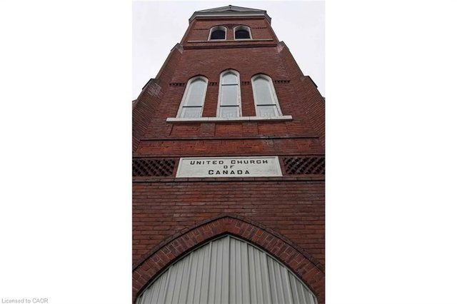 2048 Albert Street S