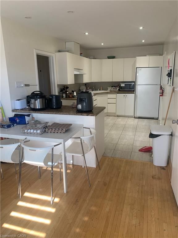 Rooms A,D & E - 17 West Park Avenue