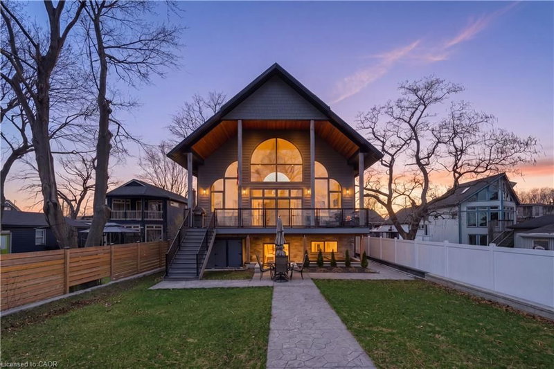 207 Beach Boulevard, Hamilton, Ontario