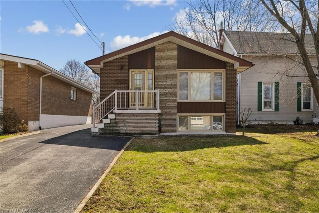 Single Family Residence for sale at 11 Duff Street, Hamilton, ON, L9C 1A8 - Mountview - MLS: 40820986