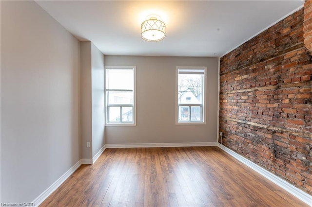 2 - 141 Wellington Street N