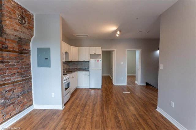 2 - 141 Wellington Street N